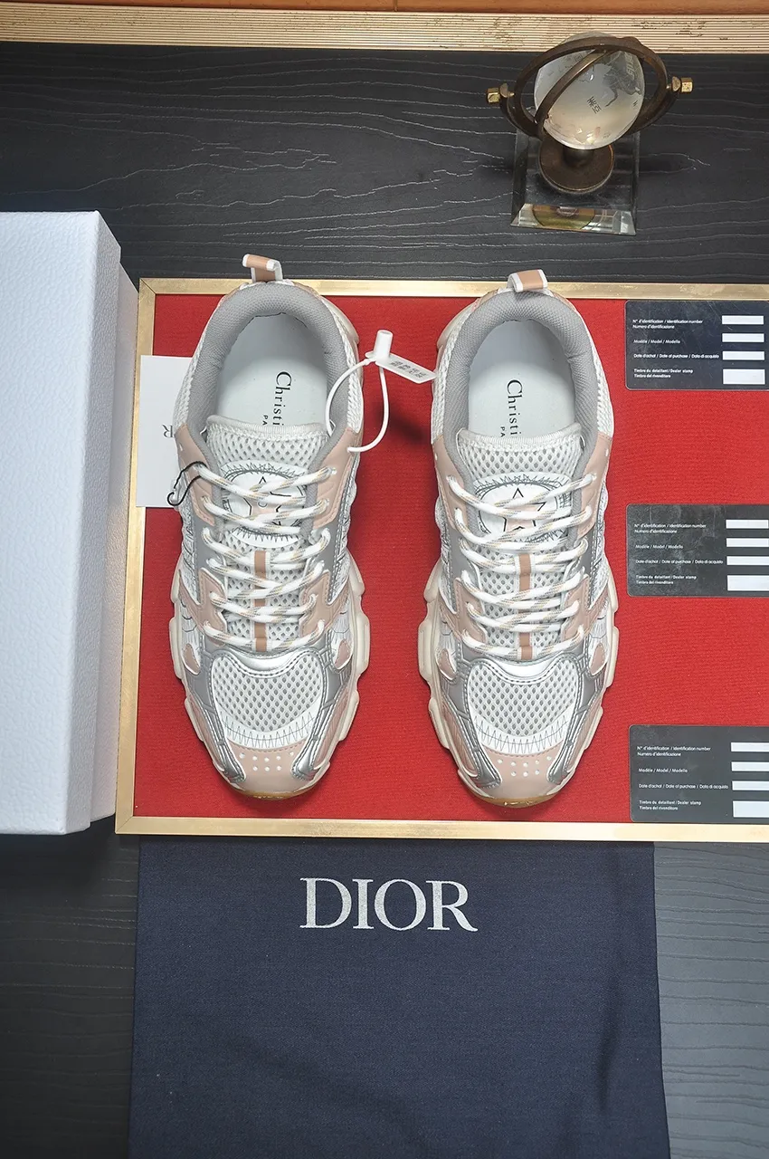 Men's shoes 💰: 640💶 Brand: Dior (Dior) Standard code: women's code 35-40. Grade: same as the official website Material: top original cowhide spliced ​​original wear-resistant lightweight outsole Style category: trendy fashion casual shoes noble luxury brand elements top luxury Color: actual picture color